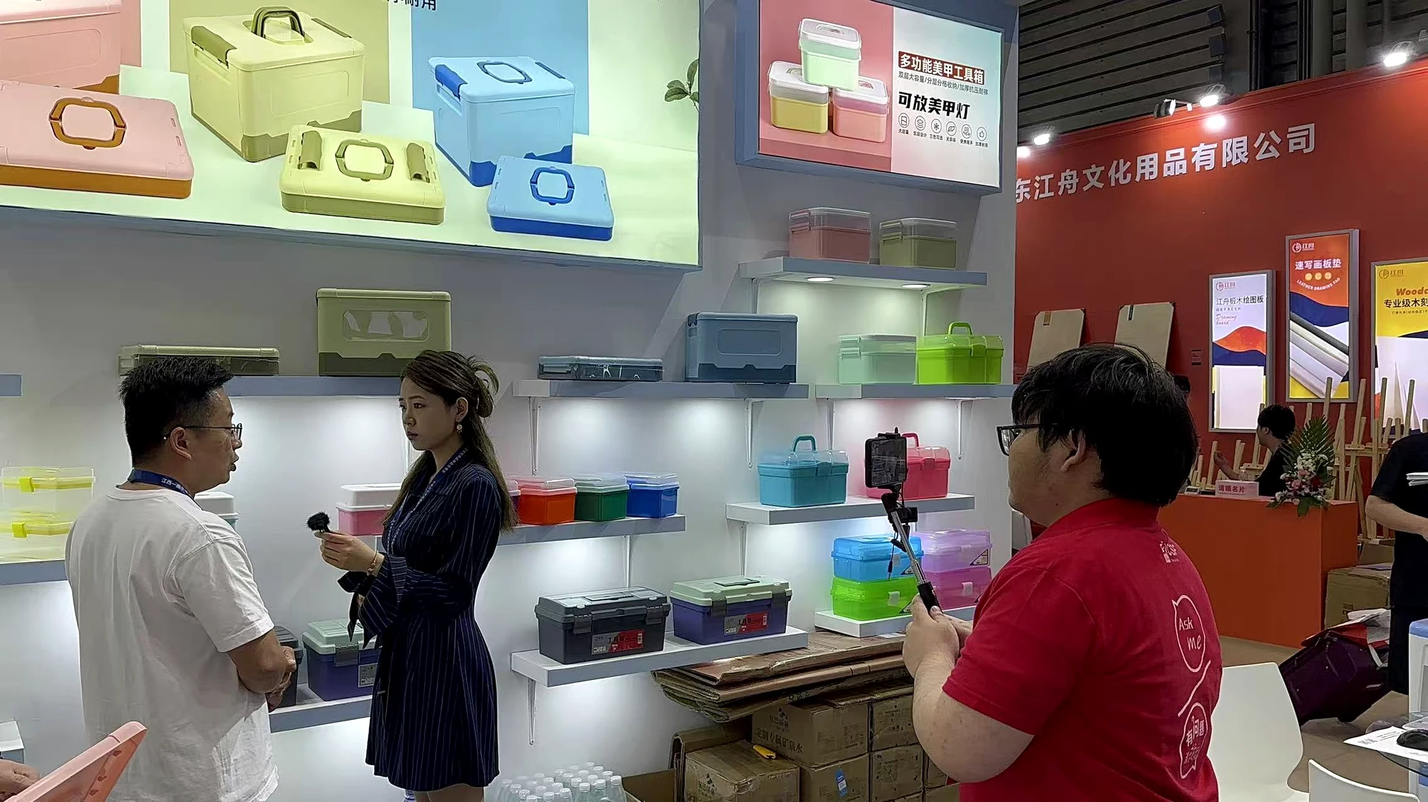 Product presentation and customer interview at the exhibition