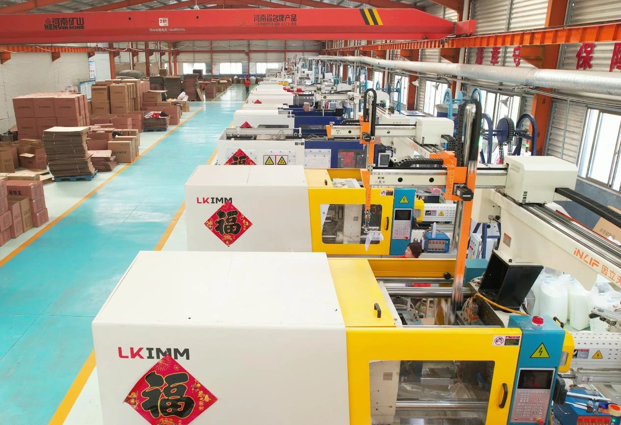 Large-scale automated injection molding production facility